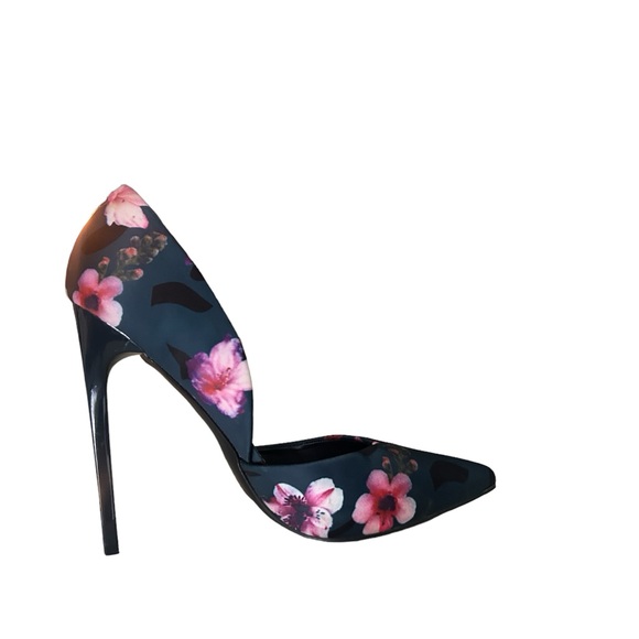 JustFab Shoes - JUSTFAB pre-owned blue heels with floral design